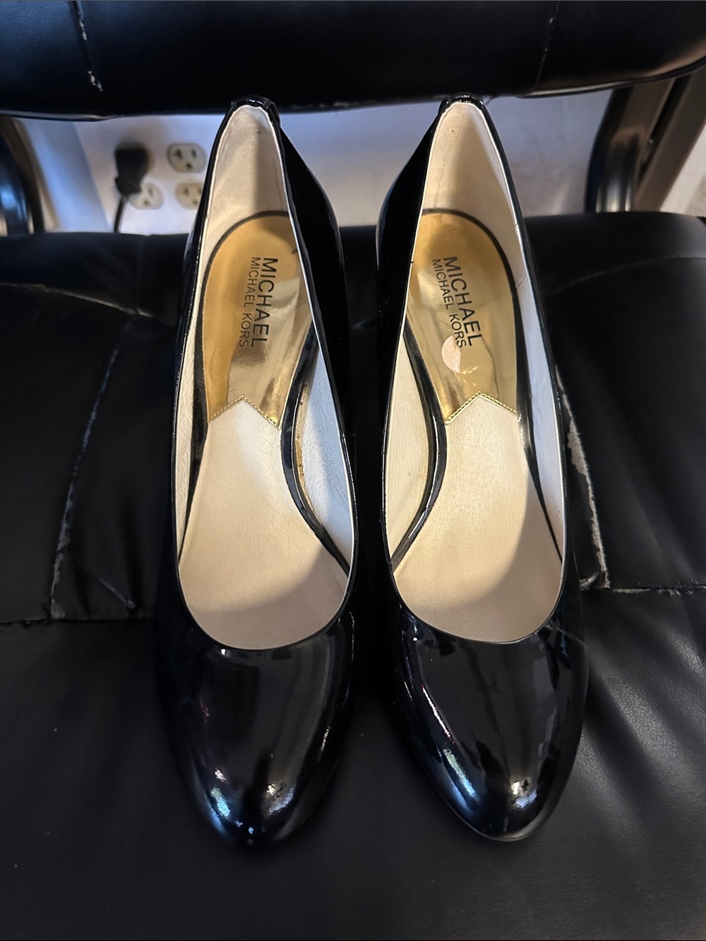 MICHAEL Michael Kors Black Patent Leather Round-Toe Pumps